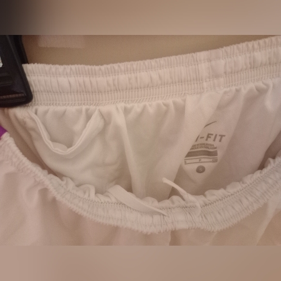 NIKE DRI FIT SHORTS SIZE SMALL - Picture 4 of 5